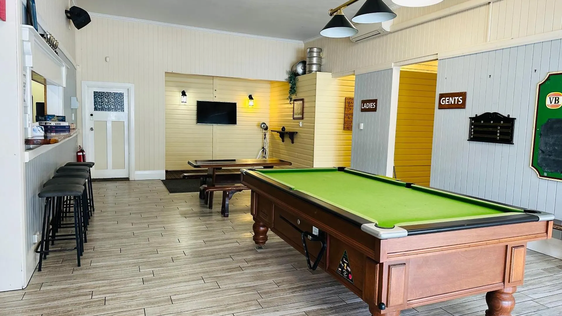 Exchange Hotel Backpacker Resort Mossman