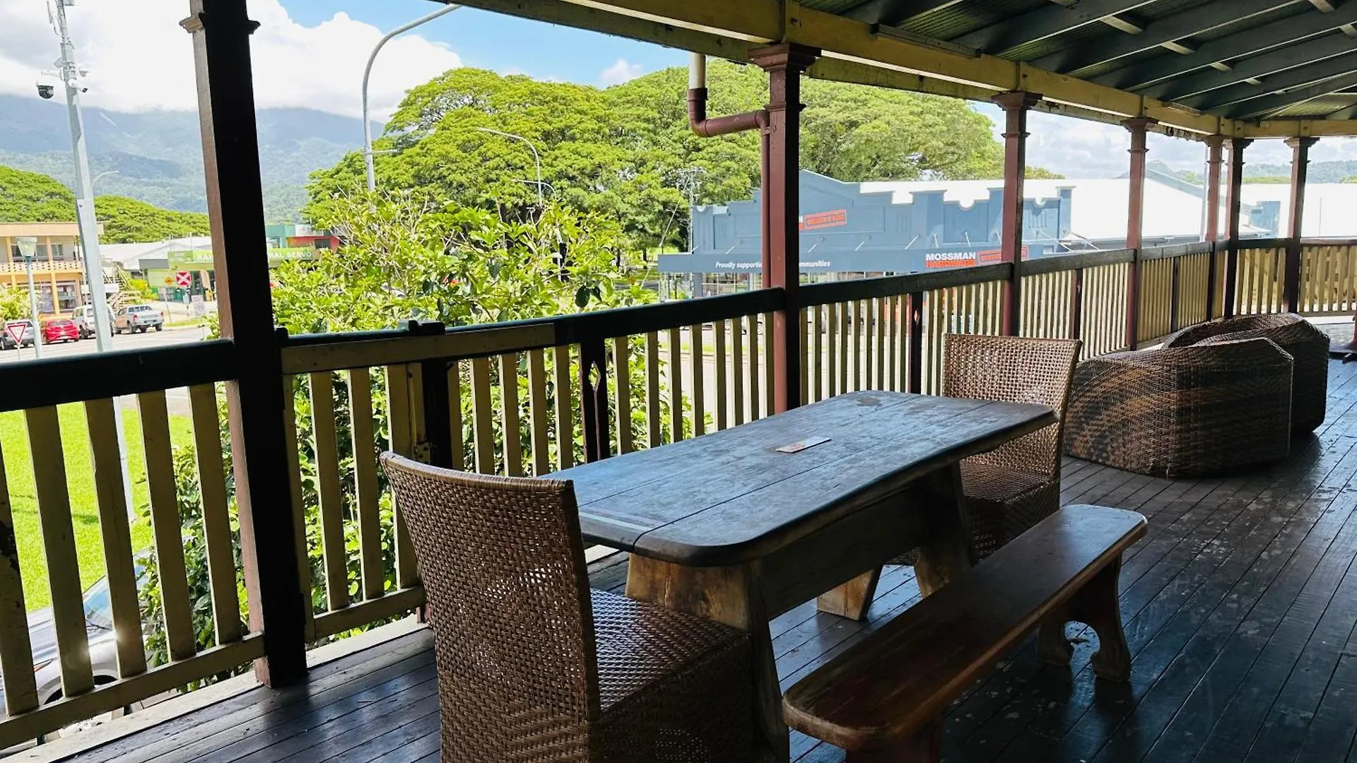 Hostel Exchange Hotel Backpacker Resort Mossman Australia